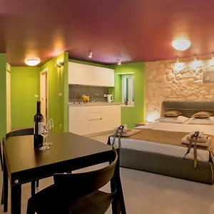 Annie's Stone & Appartement