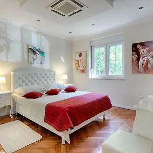 Marella Luxe At The Bacvice & Centre Apartman